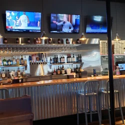 Orlando's Pizza - Inside Bar